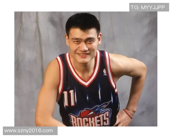 姚明昔日风采回顾老照片中的篮球传奇与青春岁月 姚明昔日风采回顾老照片中的篮球传奇与青春岁月