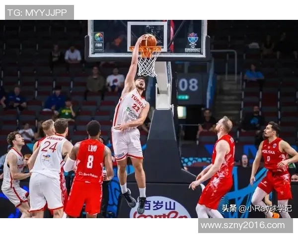 姚明挑战极限展现力量与技巧全场瞩目期待他精彩扣篮瞬间