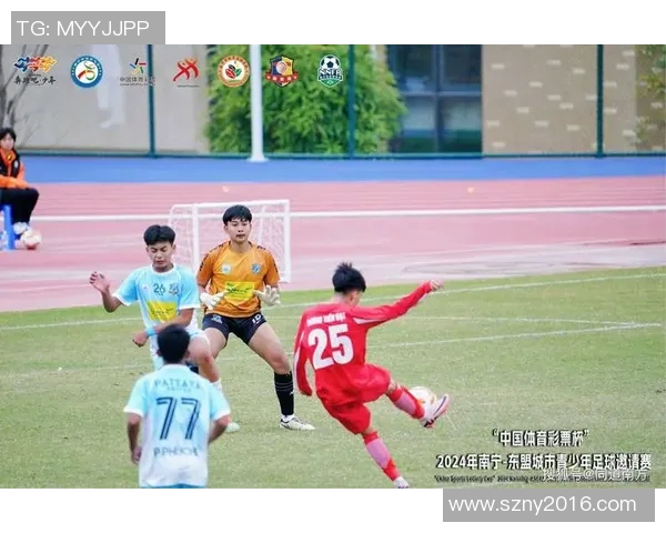 越南足球明星在大学赛场展现风采引发热议与关注 越南足球明星在大学赛场展现风采引发热议与关注