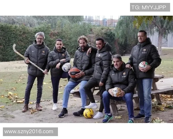 足球明星齐聚一堂共庆盛典精彩瞬间尽在此图中